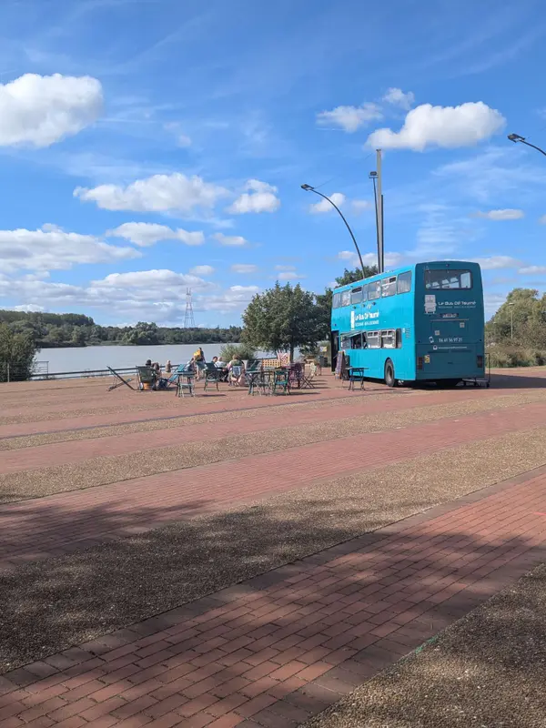 Le Bus Dé'tourné garé esplanade Jeremy Huguet à Couëron